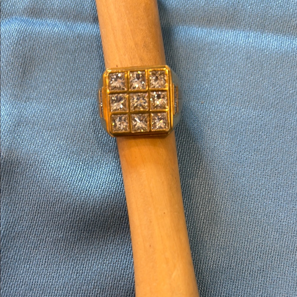 Elegant 18KT Gold and Diamond Men’s Ring